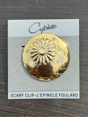 Gold Flower Round Scarf Clip